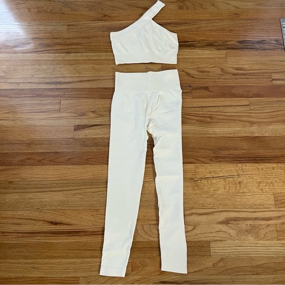 2-piece workout set off shoulder crop top with leggings - Picture 1 of 3